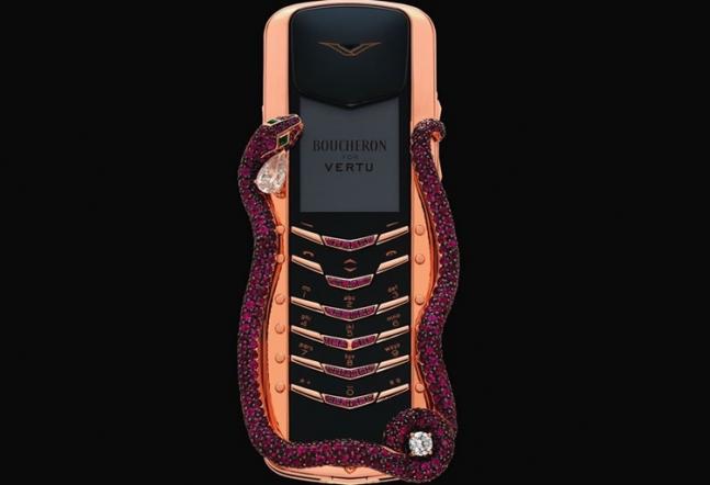 Rs 2.3 crore Vertu Signature Cobra Feature Phone is worldâ€™s most  expensive handset - News Nation English