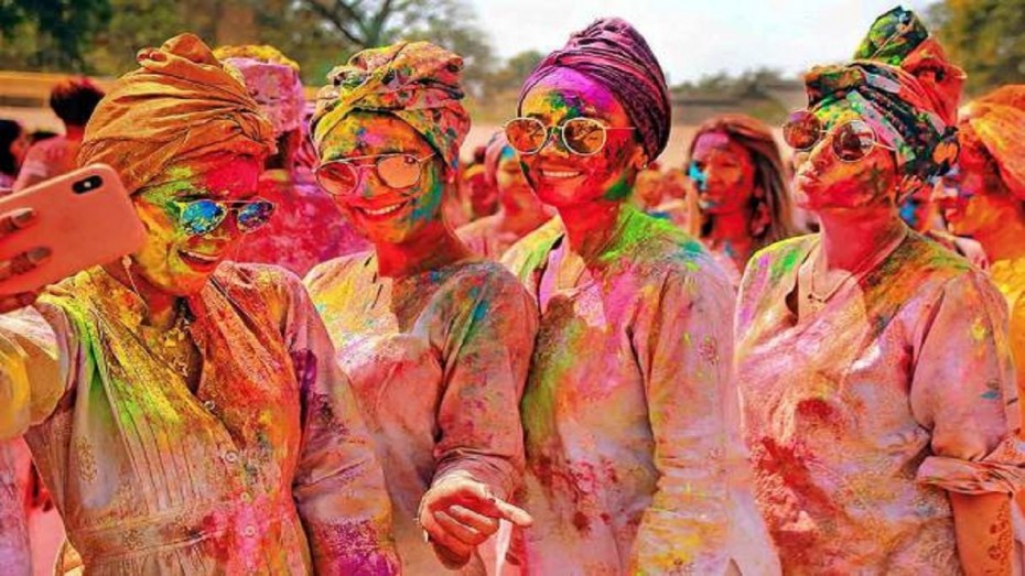 Play eco-friendly Holi with friends and family