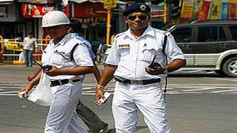 Coronavirus Stopped For Defying Lockdown Kolkata Woman Tries To Bite Cop News Nation English